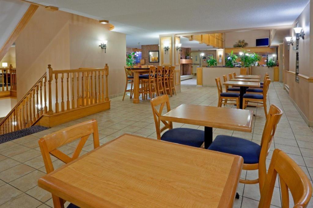 Holiday Inn Express Toronto East - Scarborough By Ihg Exterior foto