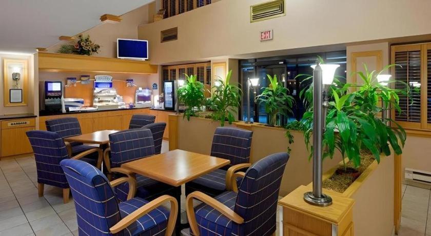 Holiday Inn Express Toronto East - Scarborough By Ihg Exterior foto