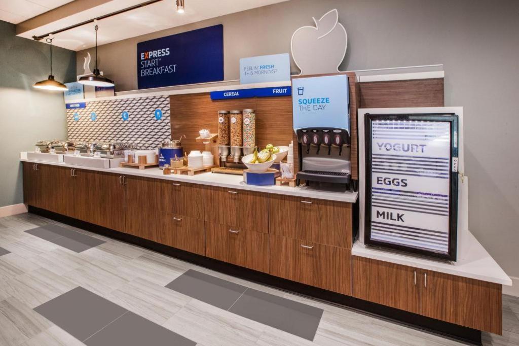 Holiday Inn Express Toronto East - Scarborough By Ihg Exterior foto